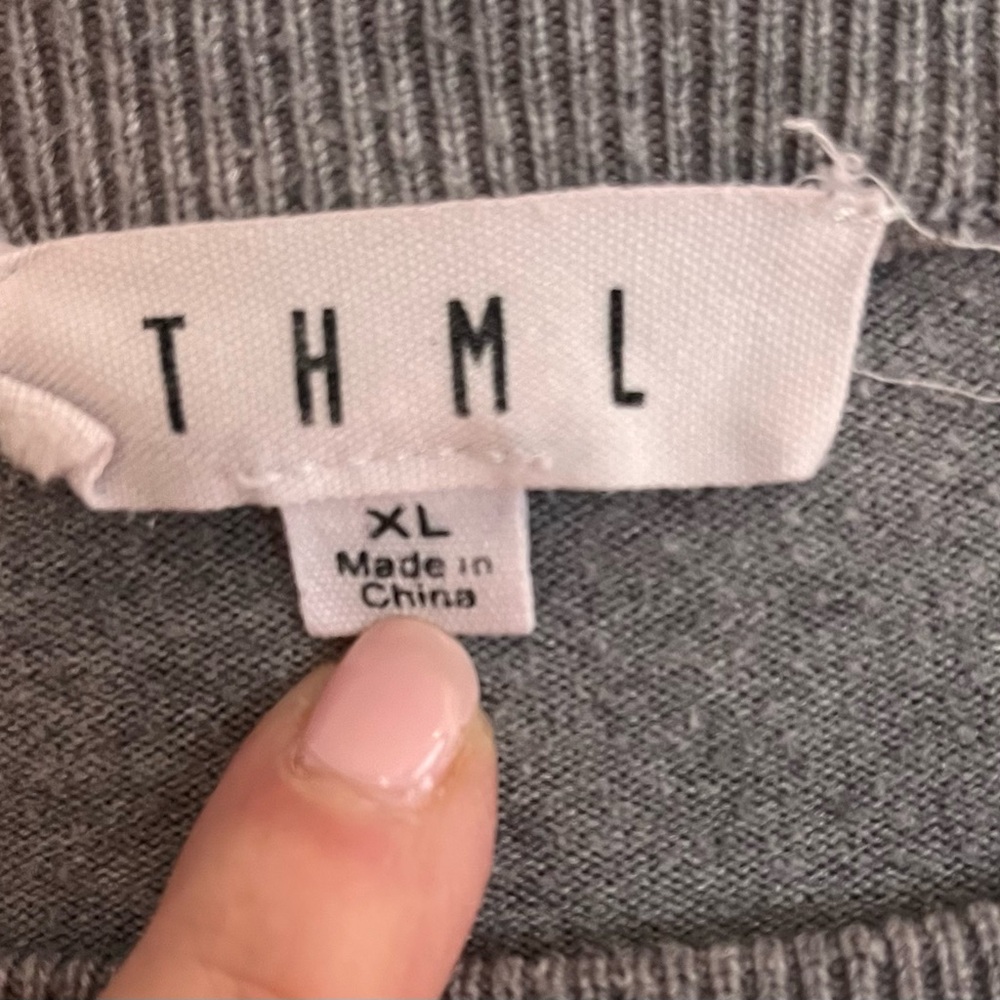 Gray Sweater With Star Patterns - image 4